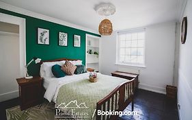 Three Bedroom House With Free Parking By Primal Estates Short Lets In Brighton - Free Parking For 1 Vehicle