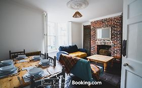 Three Bedroom House With Free Parking By Primal Estates Short Lets In Brighton - Free Parking For 1 Vehicle